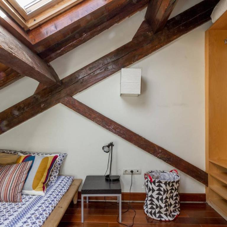 Rustic 5 Bedroom Atic, La Latina (Centre Madrid) - Five-Bedroom Deluxe Apartment - 4