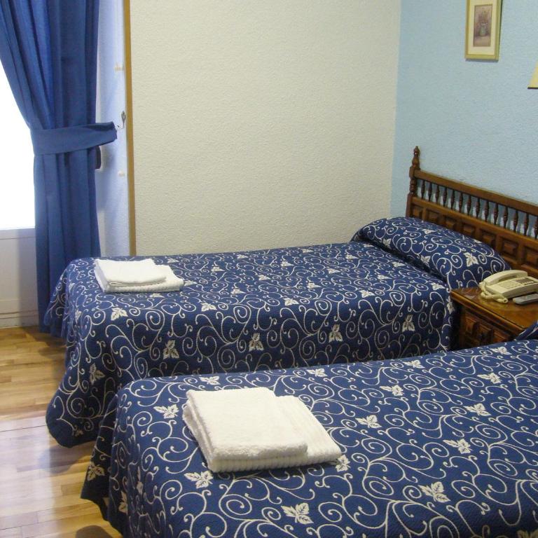 Hostal Biarritz - Habitación Doble - 2 camas - 6