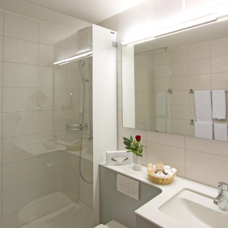 Central Sporthotel Davos - Superior Zimmer West mit Balkon - 8