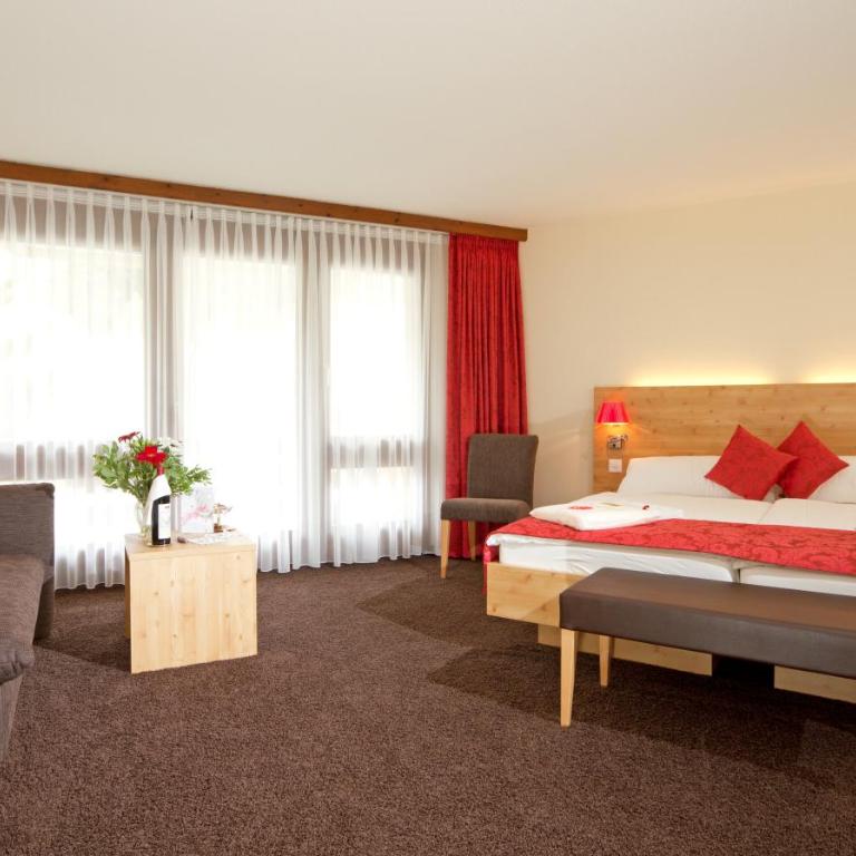 Central Sporthotel Davos - Superior Zimmer West mit Balkon - 10