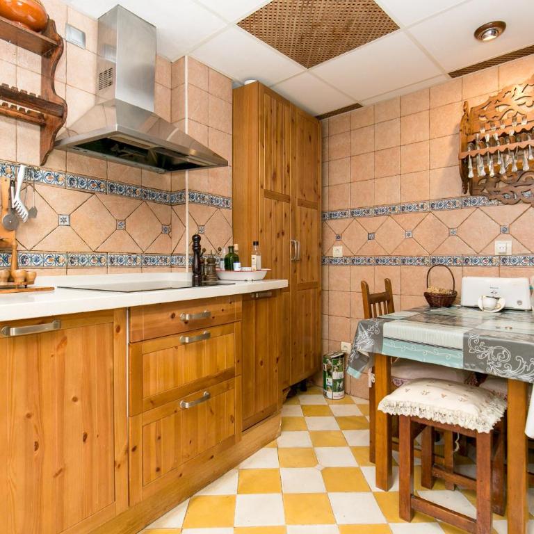 Charming Andalusian house - free parking - Vacation Home - 14