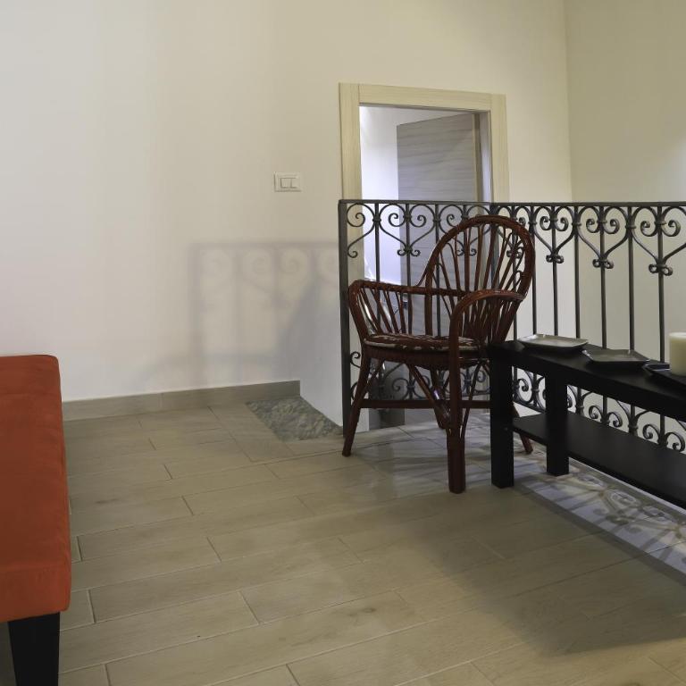 centruMaqueda - Double Room with Balcony - 4