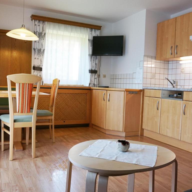 KENDLGUT Appartements am BioBauernhof inklusive unbegrenztem Eintritt in die Alpentherme - Kleines Apartment mit 1 Schlafzimmer - 1
