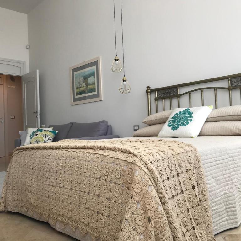 B&B Questa casa non e'un albergo - Family Room with Private Bathroom - 2