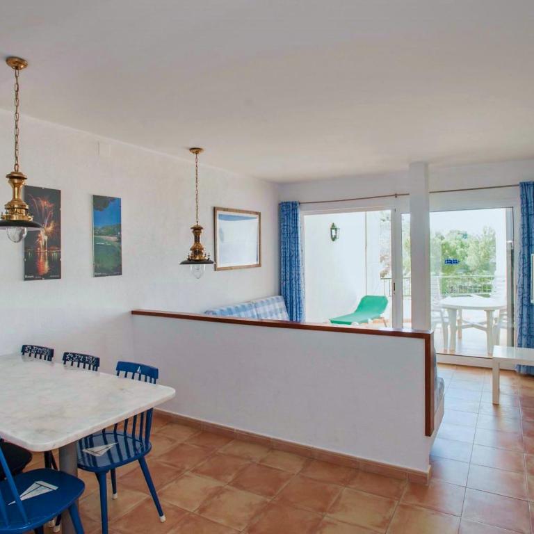Apartaments El Berganti en Canyelles Petites - Apartamento de 2 dormitorios con terraza y vistas al mar - 4