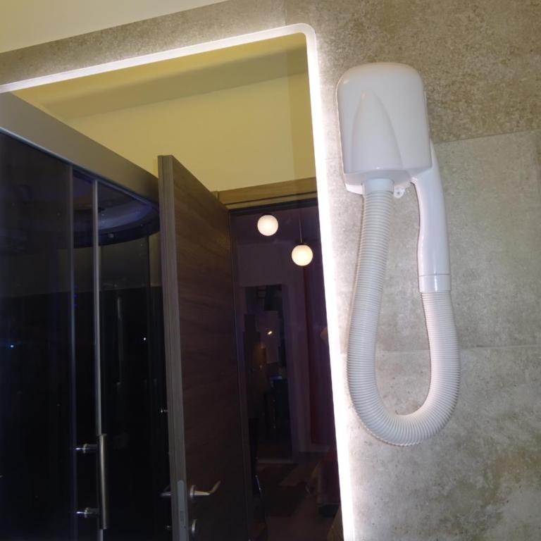 Harmony & Comfort at the Vatican Museum - Luxury Triple Room - 5