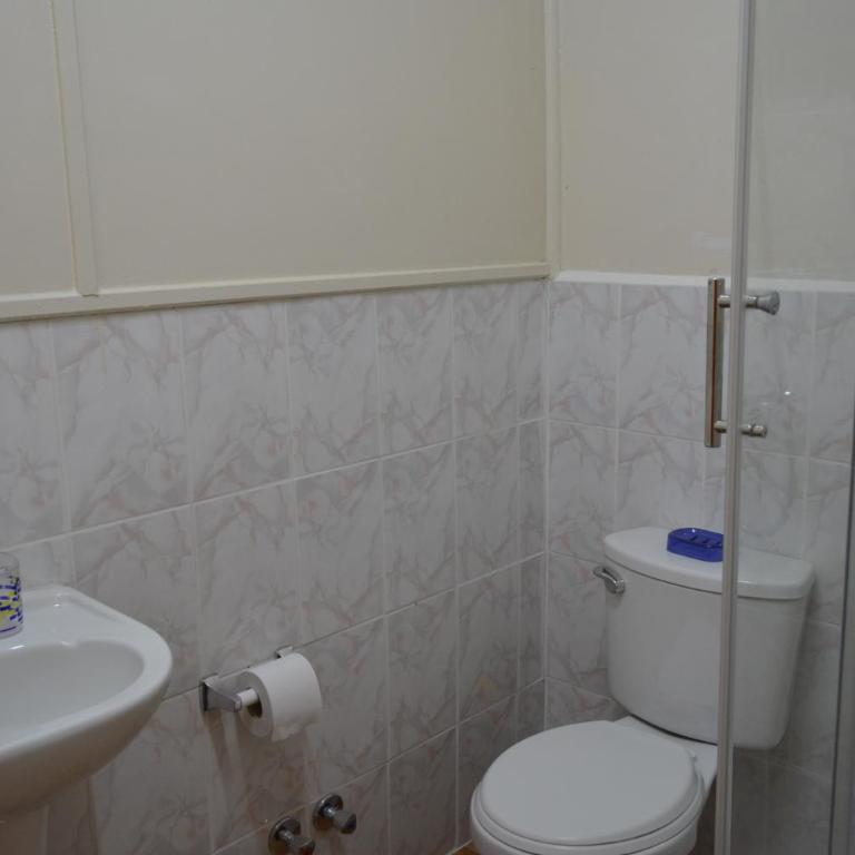 Hostal Aventura Austral - Twin Room with Private Bathroom - 8