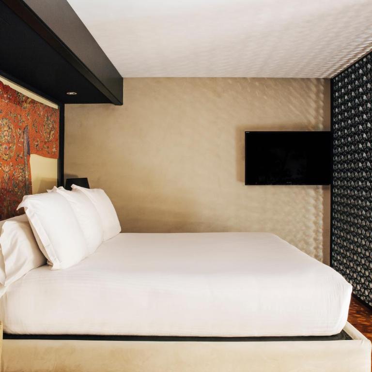 Claris Hotel & Spa GL, a Small Luxury Hotel of the World - King Suite - 2