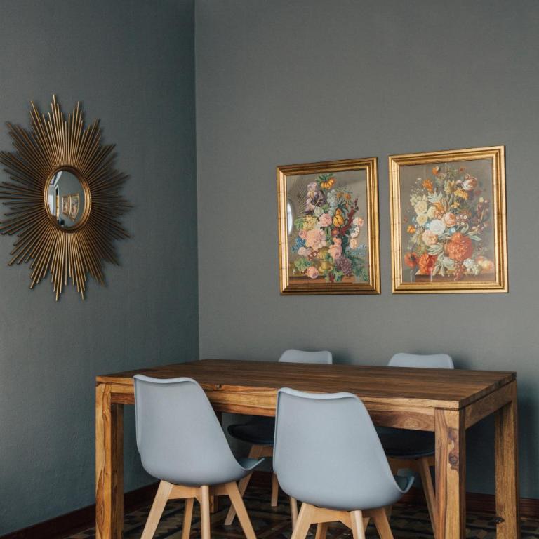 Barcelona Apartment Val - Deluxe Three-Bedroom Apartment - 2