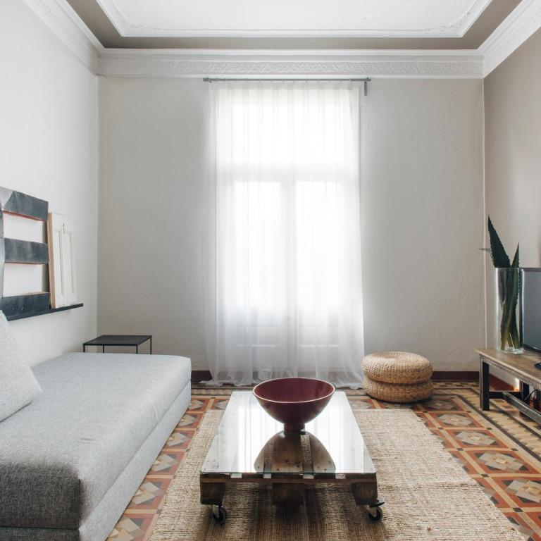 Barcelona Apartment Val - Deluxe Three-Bedroom Apartment - 7