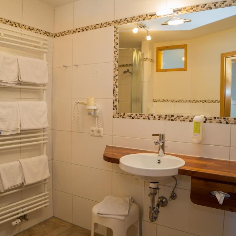 Landgasthof Zur Post - Familienzimmer (2 Erwachsene + 1 Kind) - 5