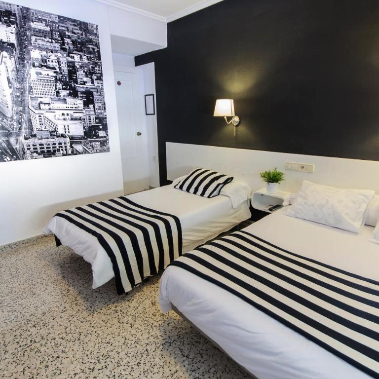 Hostal On Dormire Valencia - Double Room with Extra Bed - 4