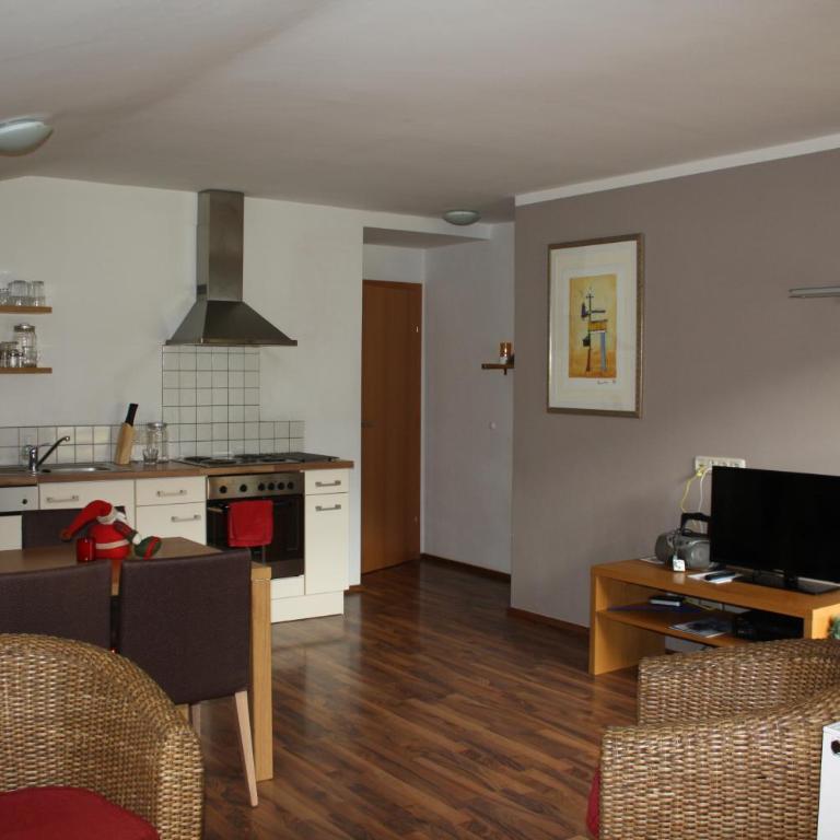 Appartementhaus Bergblick - Comfort Apartment mit 2 Schlafzimmern und Balkon - 2. Etage - 3