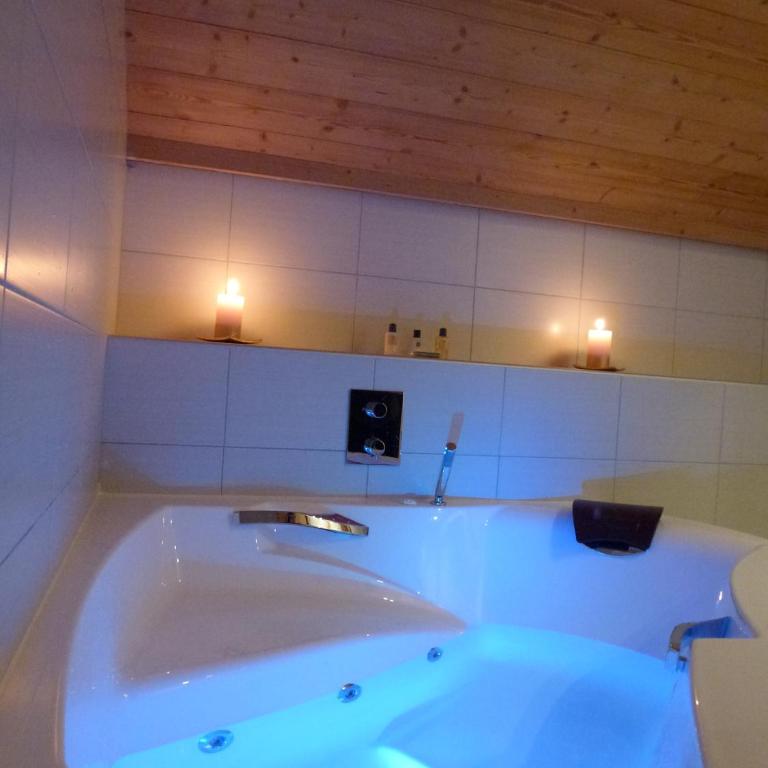 Hôtel Restaurant "Les Sapins" Wellness & Gourmet - Suite Bien-Être avec Balcon - 3