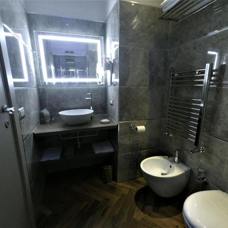 Royal Rooms Luxury Suite - Camera Matrimoniale Deluxe con Balcone - 21