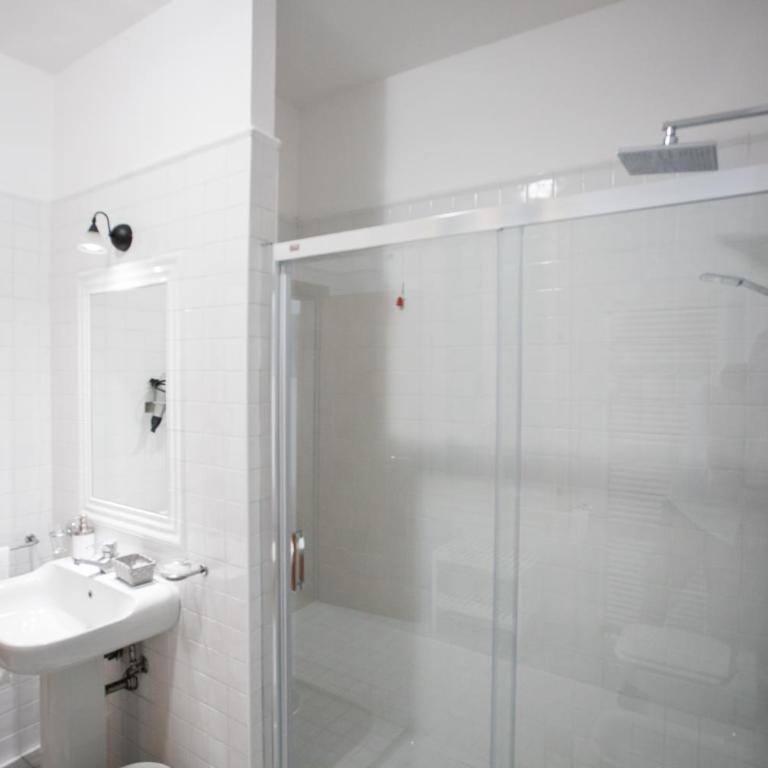 Affittacamere Le Camere di Porta San Felice - Self Check in - Ampia Camera Matrimoniale/Doppia con Letti Singoli con Bagno Privato - 6