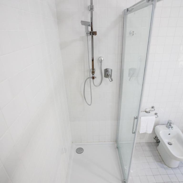 Affittacamere Le Camere di Porta San Felice - Self Check in - Ampia Camera Matrimoniale/Doppia con Letti Singoli con Bagno Privato - 9