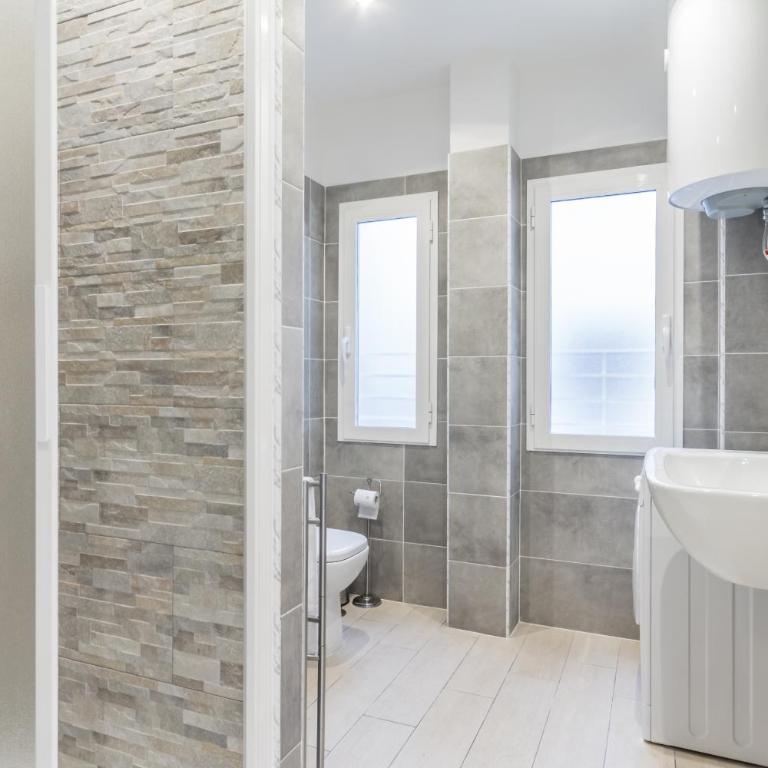 MARCONI 94 - APARTMENT&PRIVATE ROOMS - Camera Matrimoniale con Bagno in Comune - 14