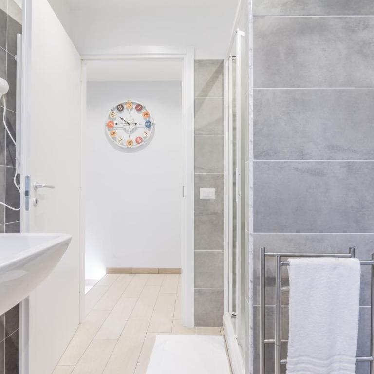 MARCONI 94 - APARTMENT&PRIVATE ROOMS - Camera Matrimoniale con Bagno in Comune - 16