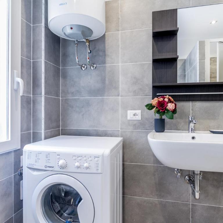 MARCONI 94 - APARTMENT&PRIVATE ROOMS - Camera Matrimoniale con Bagno in Comune - 12