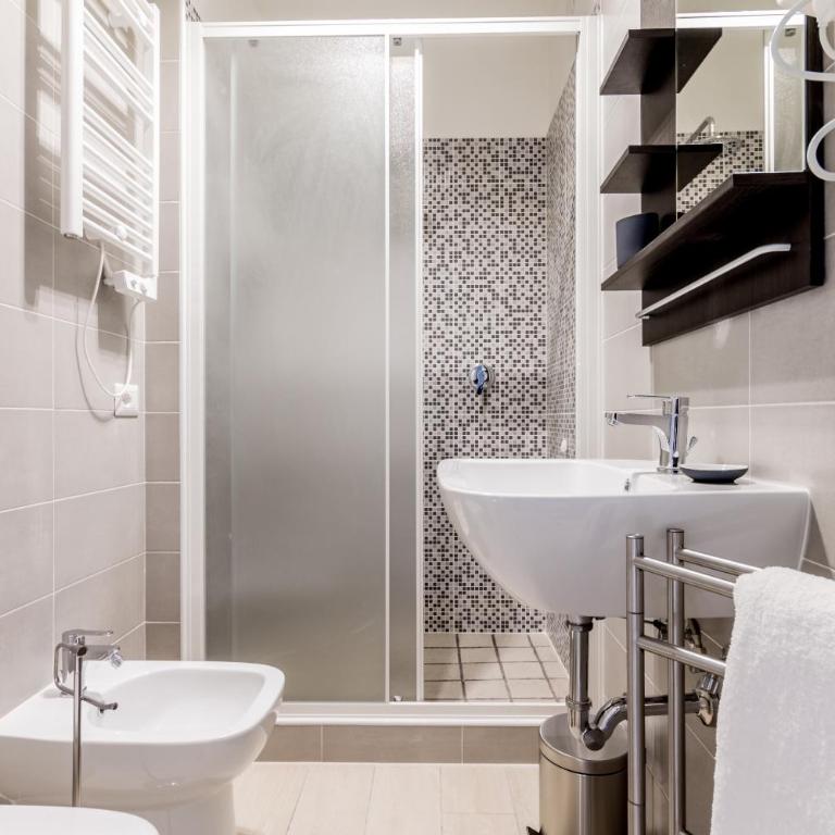 MARCONI 94 - APARTMENT&PRIVATE ROOMS - Camera Matrimoniale con Bagno Privato - 5