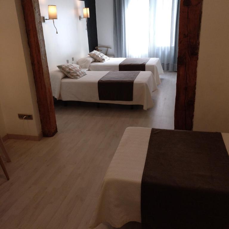 Hostal Aguilar - Triple Room - 1