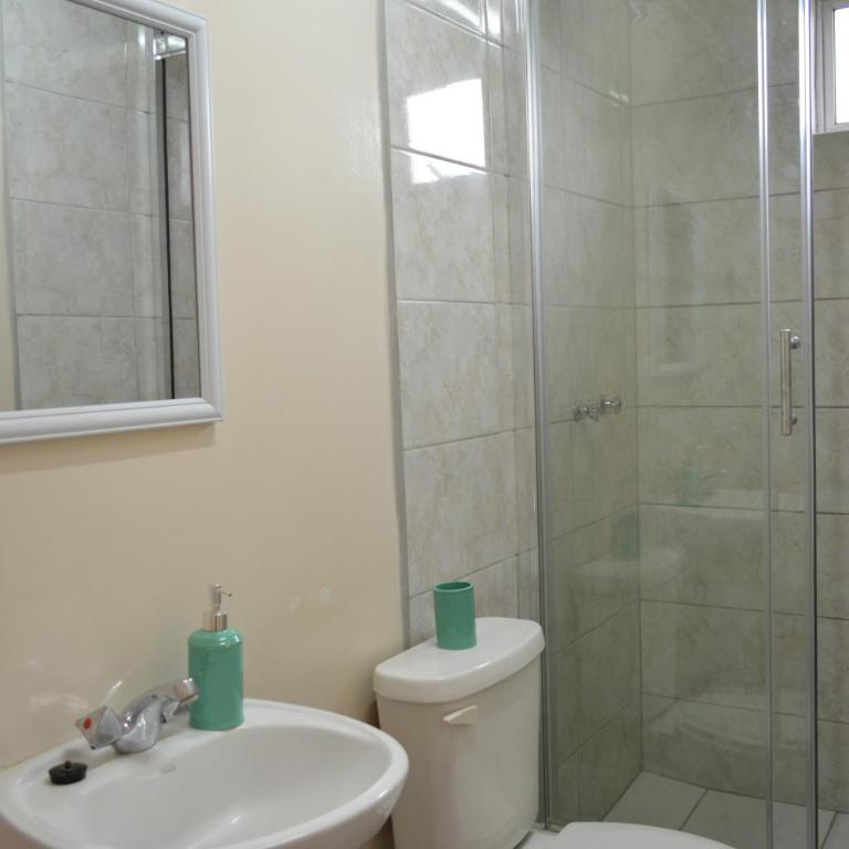 Hostal Aventura Austral - Double Room with Private Bathroom - 14