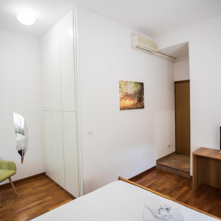 Affittacamere Le Camere di Porta San Felice - Self Check in - Camera Matrimoniale/Doppia con Letti Singoli con Bagno Privato - 1