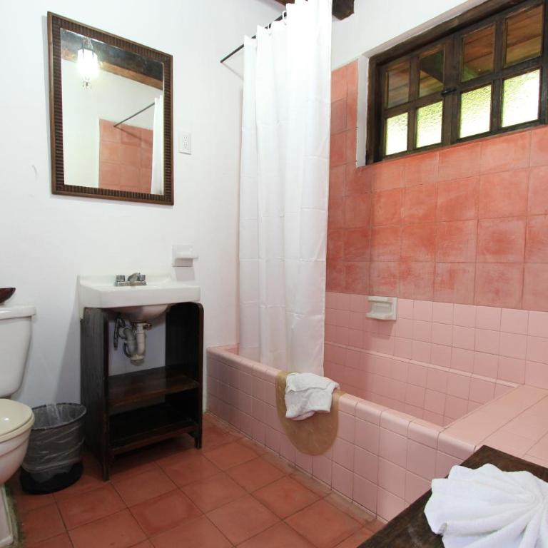 Hotel Na Bolom - Habitación Triple con vistas al jardín - 4