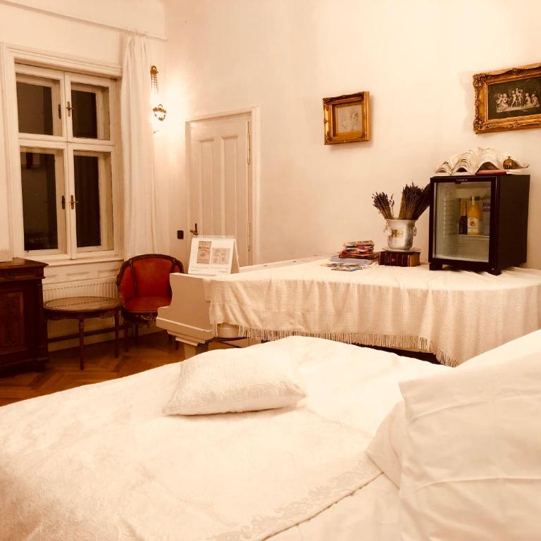 Sarah's Altstadt Oase Salzburg - Deluxe Zimmer mit Flussblick - 5