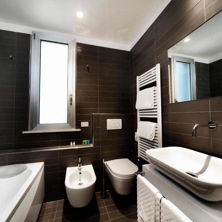 Q Hotel - Camera Tripla - 4