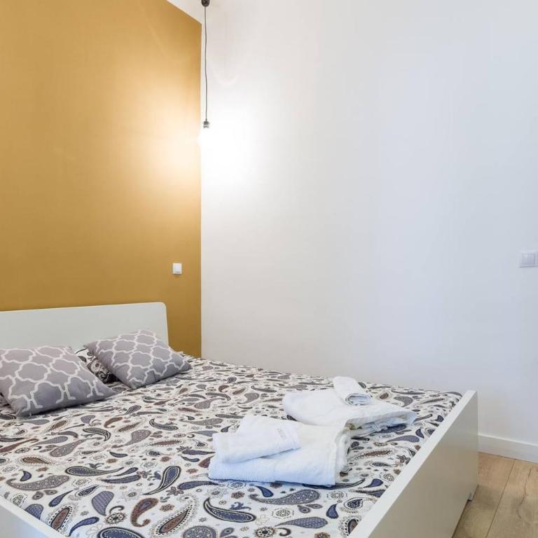 Marvelous Apartment of 3 Bedrooms near La Latina by Batuecas - Apartment - 3