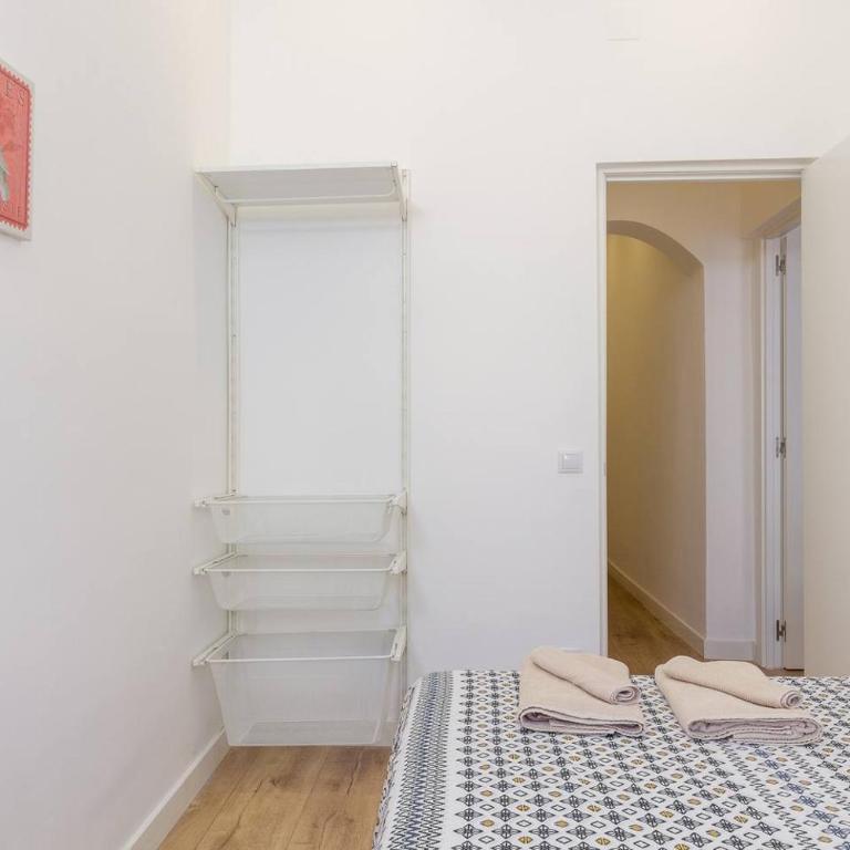 Marvelous Apartment of 3 Bedrooms near La Latina by Batuecas - Apartment - 17
