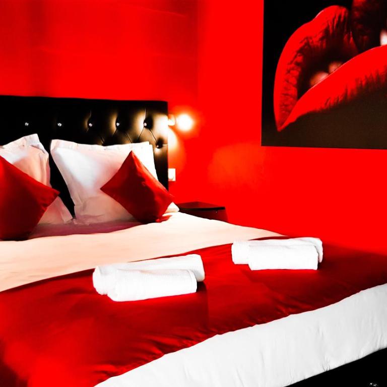 Suite Romantique - Suite Lit Queen-Size Pomme D'Amour avec Baignoire Spa - 10