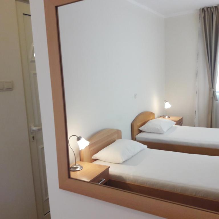 Garni Hotel Koral - Niskobudžetna Dvokrevetna Soba sa Zasebnim Krevetima - 2