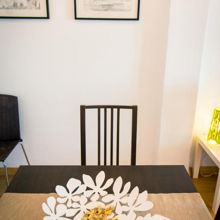 Holidays2Malaga Heredia 3 bedroom opposite Malaga Port - Three-Bedroom Apartment - 15