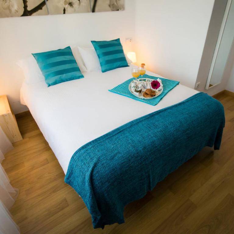 Holidays2Malaga Heredia 3 bedroom opposite Malaga Port - Three-Bedroom Apartment - 16