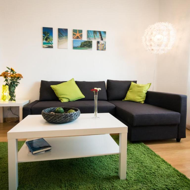 Holidays2Malaga Heredia 3 bedroom opposite Malaga Port - Three-Bedroom Apartment - 29