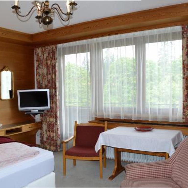 Bergschlößl - Zimmer mit Kingsize-Bett und Balkon - 4