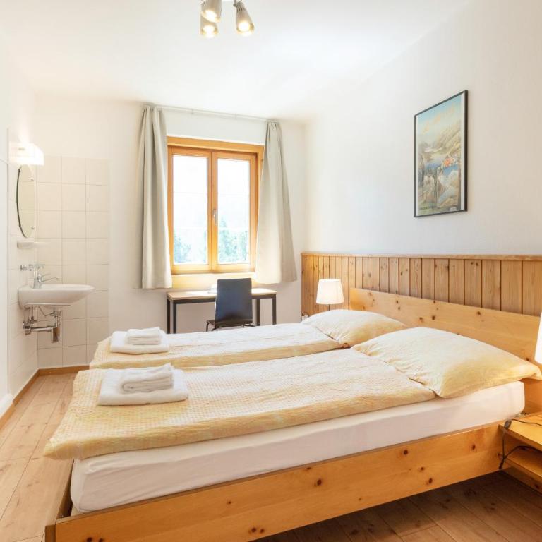 Hostel by Randolins - Doppel-/Zweibettzimmer mit Gemeinschaftsbad - 1
