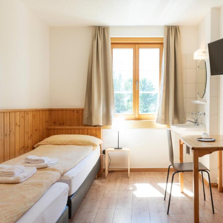 Hostel by Randolins - Doppel-/Zweibettzimmer mit Gemeinschaftsbad - 8