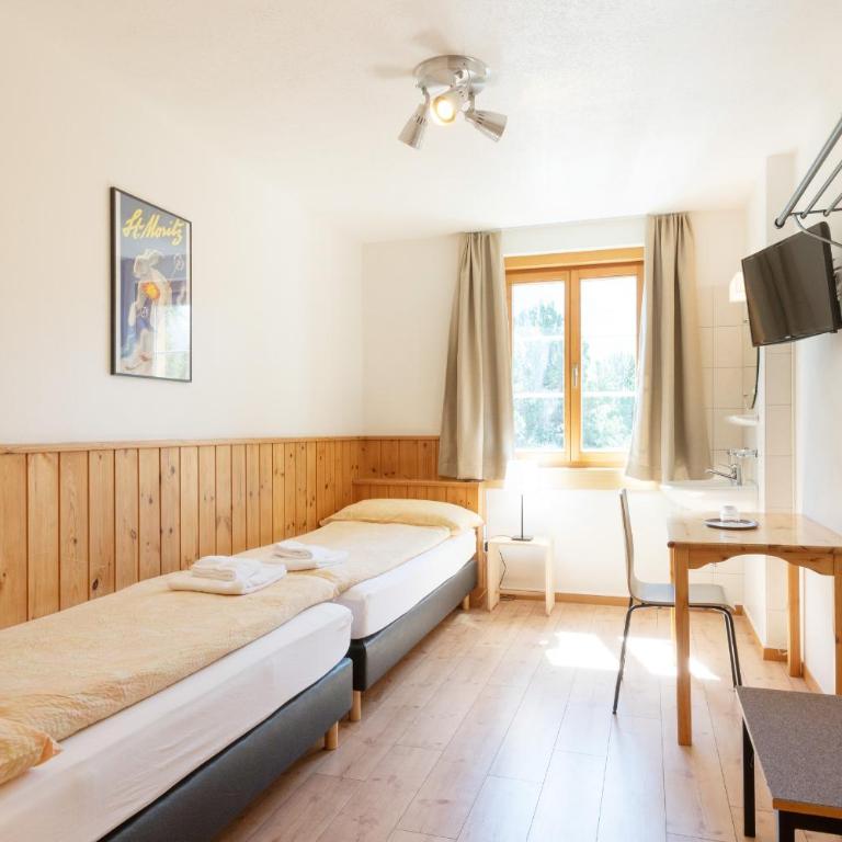 Hostel by Randolins - Doppel-/Zweibettzimmer mit Gemeinschaftsbad - 4