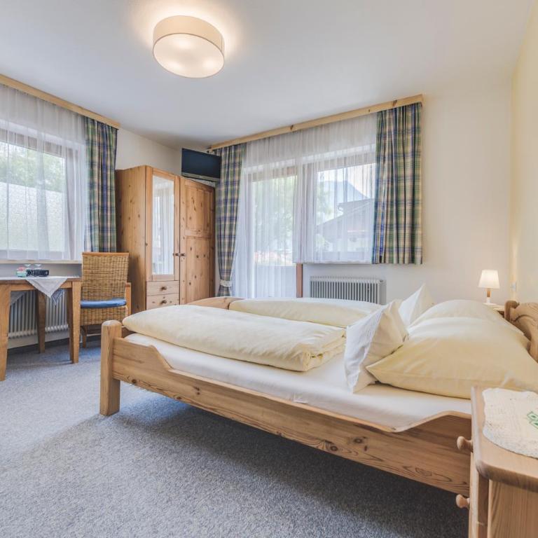 Haus Kristall - Doppelzimmer mit Balkon - 1