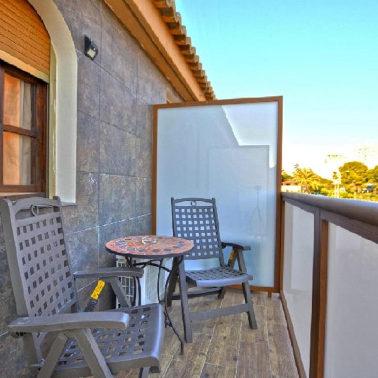 Hostal Mont Royal - Deluxe Double Room with Balcony - 5