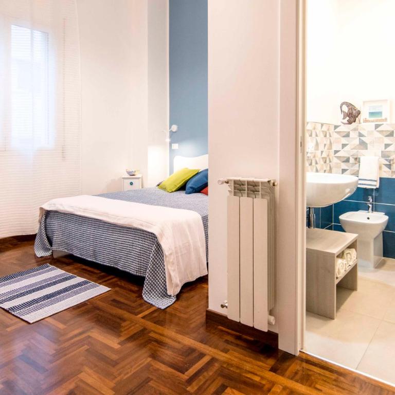 Tetide Home - Double Room with Private Bathroom - 3