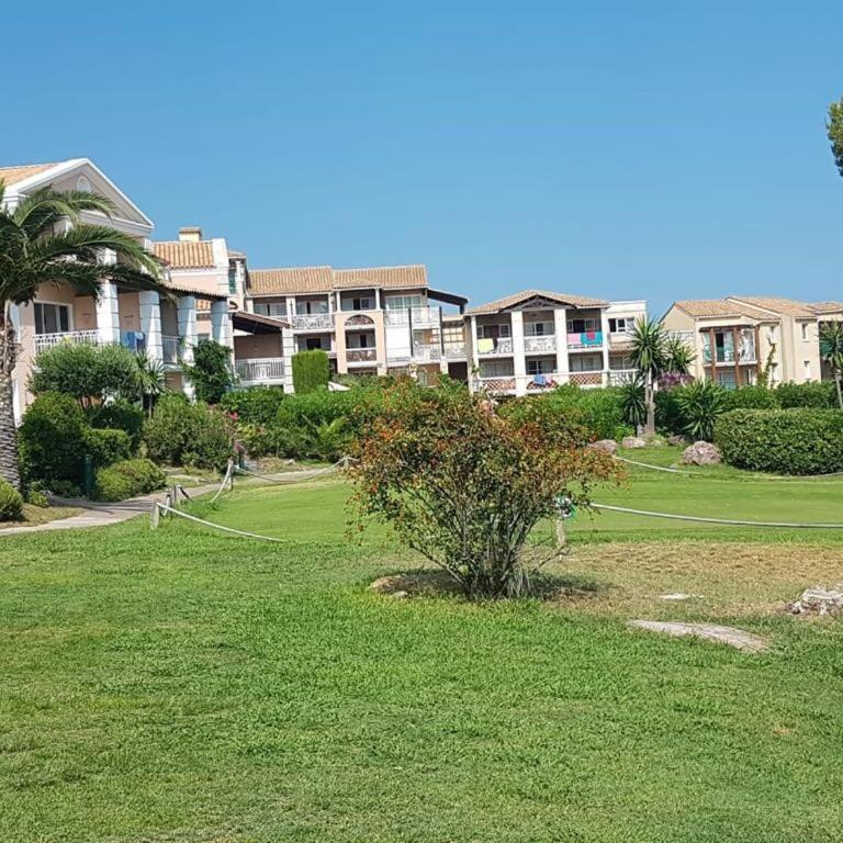Appartement à Cap Estérel Village Pierre et Vacances Piscines et parking inclus - Studio - 54