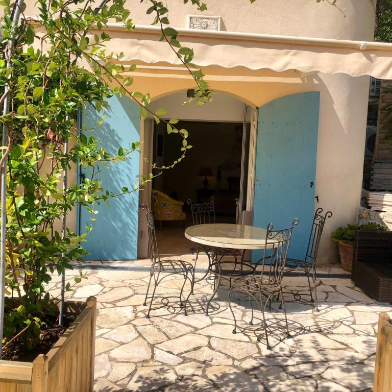 B&B Villa Ganesh - Studio with pool view and kitchenette - 9