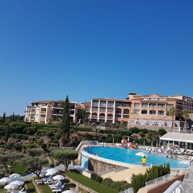 Appartement à Cap Estérel Village Pierre et Vacances Piscines et parking inclus - Studio - 25