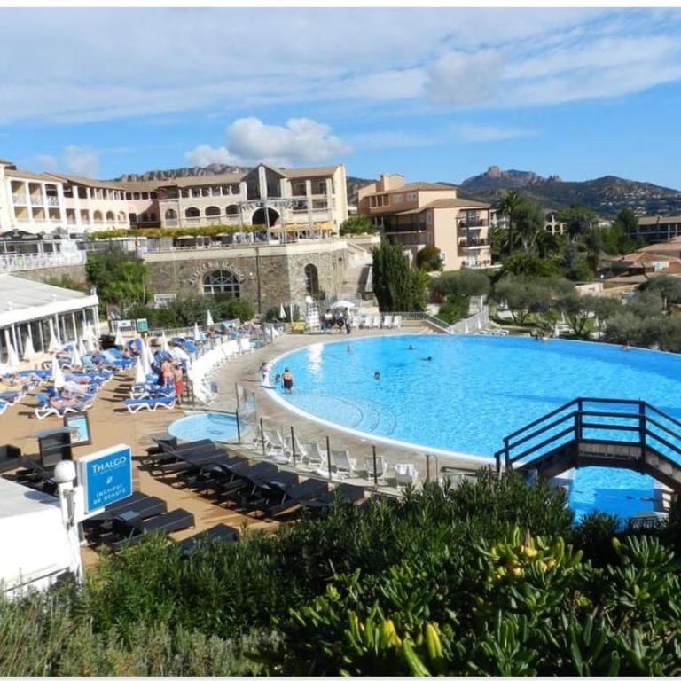 Appartement à Cap Estérel Village Pierre et Vacances Piscines et parking inclus - Studio - 3