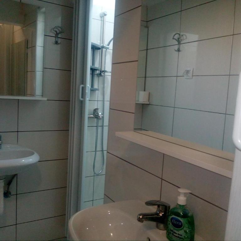 Hostel Corner 021 - Krevet u 10-krevetnoj Mešovitoj Spavaonici - 4